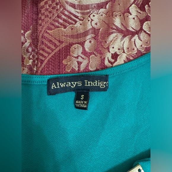 Classy green top - Picture 2 of 3